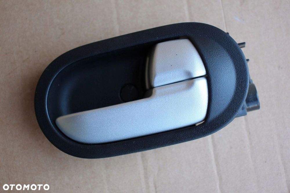 Klamka wewnętrzna PRAWA MITSUBISHI COLT VI z30 srebrna - 1