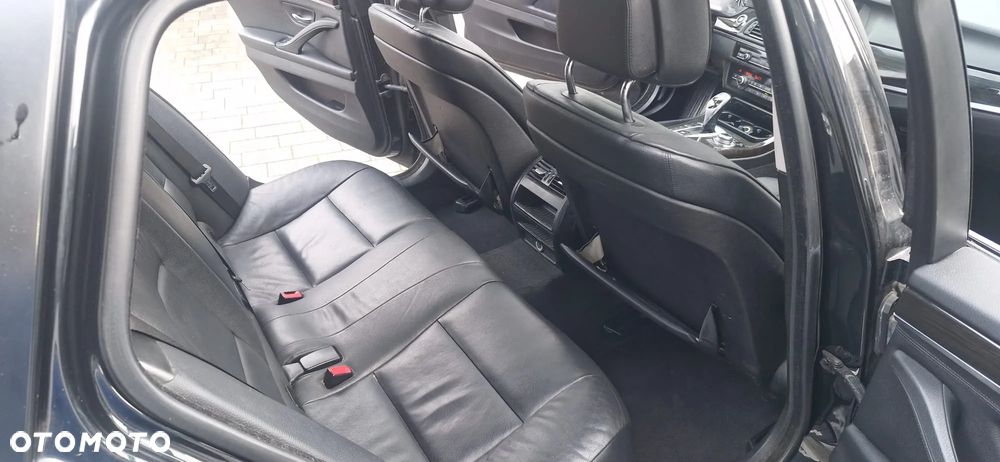 BMW Seria 5 525d xDrive - 11
