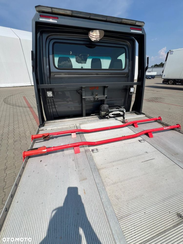 Mercedes-Benz Sprinter - 4