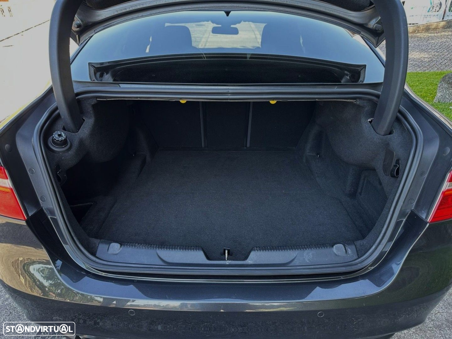 Jaguar XE 2.0 D R-Sport Aut. - 23