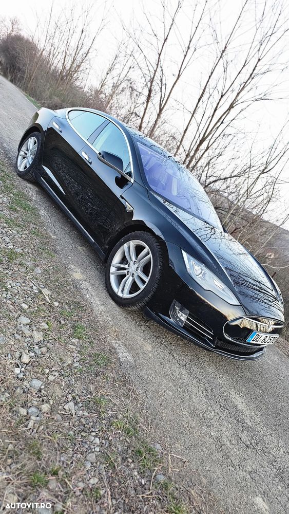 Tesla Model S - 7