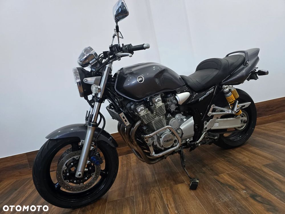 Yamaha XJR - 7