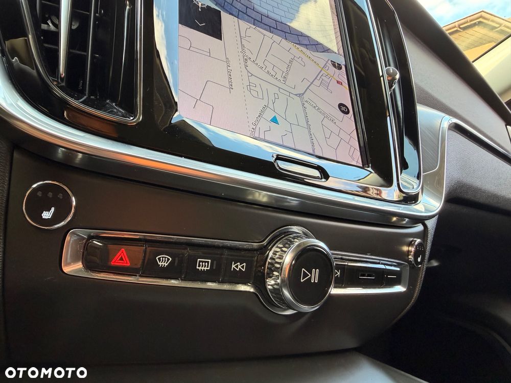 Volvo V60 B3 B DKG Momentum Pro - 14