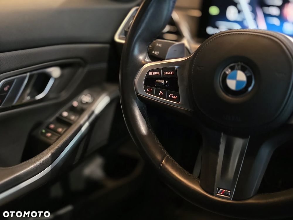 BMW Seria 3 318i M Sport - 10