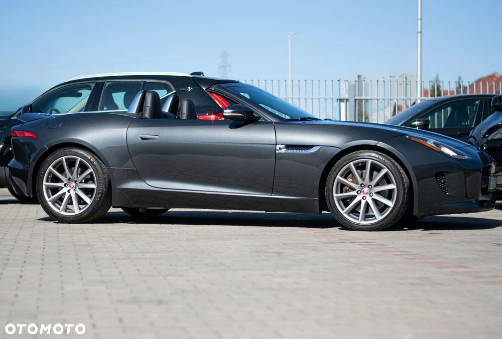 Jaguar F-Type R-Dynamic - 38