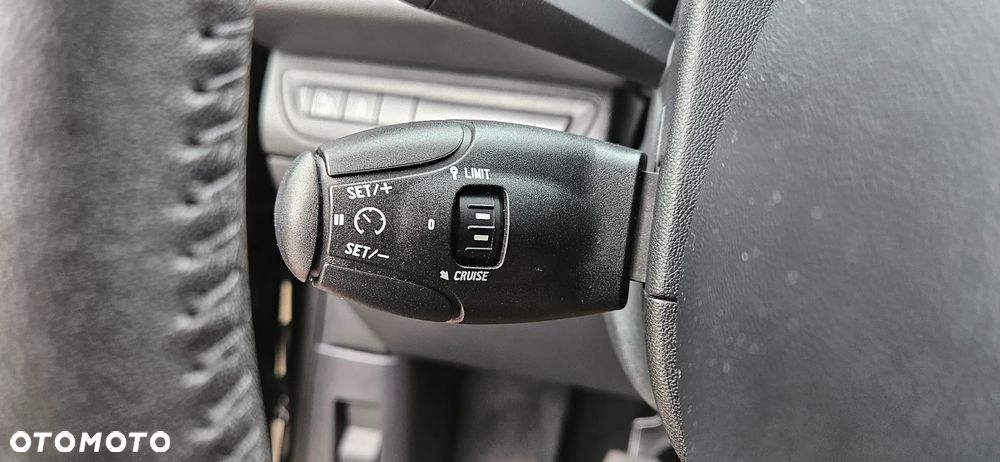 Peugeot 208 - 24