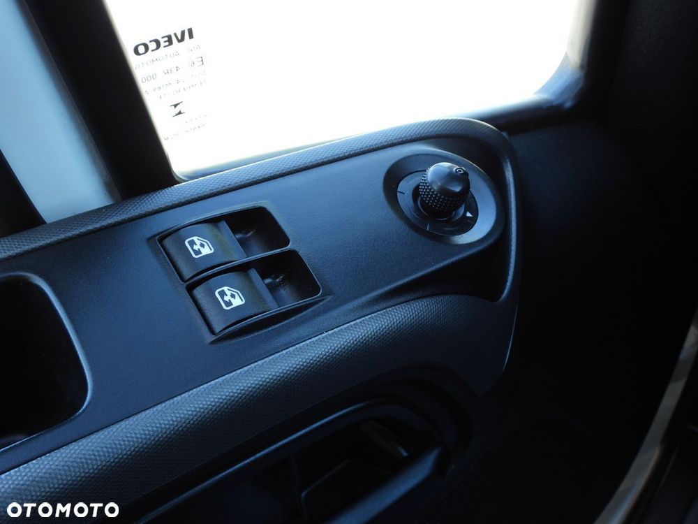 Iveco DAILY 35S18 KONTENER WINDA 8 PALET TEMPOMAT NAWIGACJA LEDY AUTOMAT HI-MATIC KLIMATYZACJA  180KM - 36
