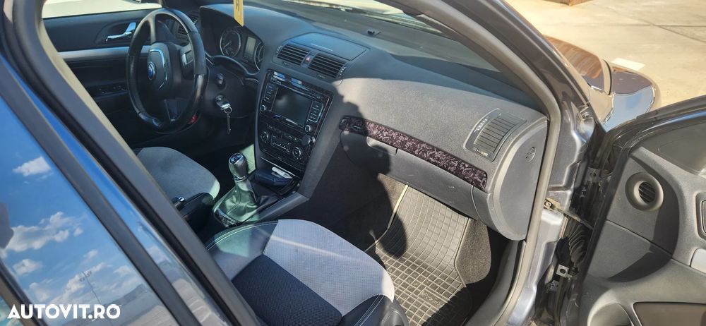 Skoda Octavia 2.0 TDI RS - 6