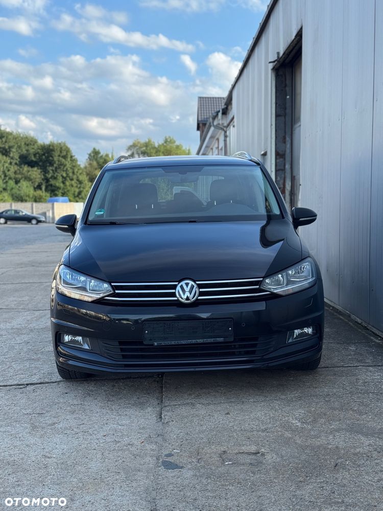 Volkswagen Touran - 12