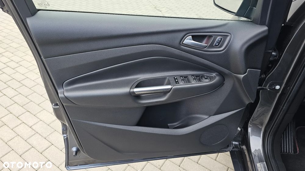 Ford Kuga 1.5 EcoBoost 2x4 ST-Line - 11