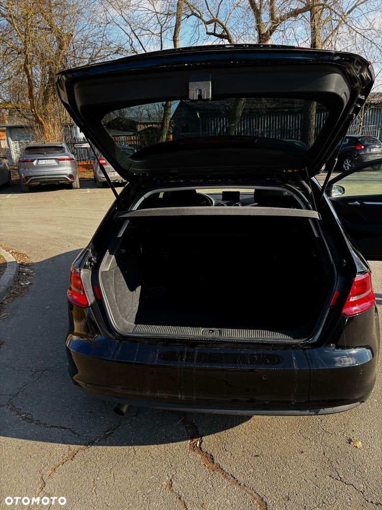 Audi A3 Sportback 1.6 TDI S tronic S line Sportpaket - 4