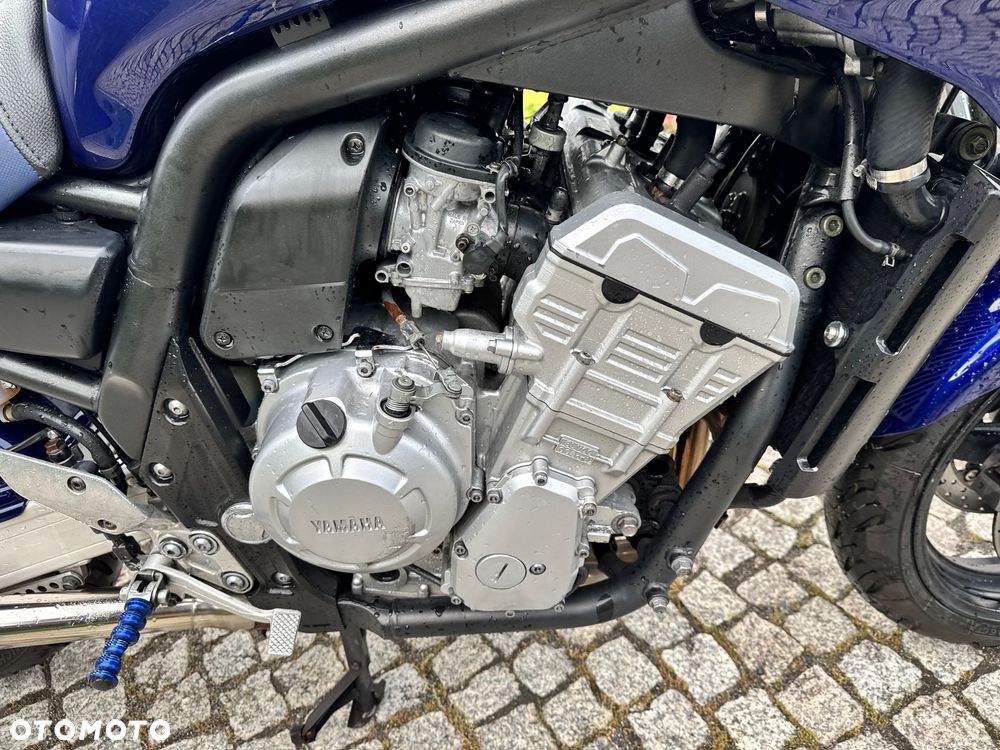 Yamaha FZS - 27