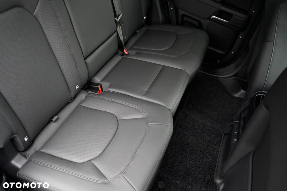 Land Rover Defender 3.0 D200 mHEV S - 32