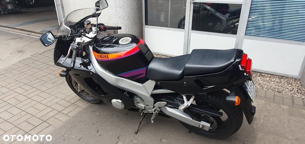 Yamaha FZR - 7