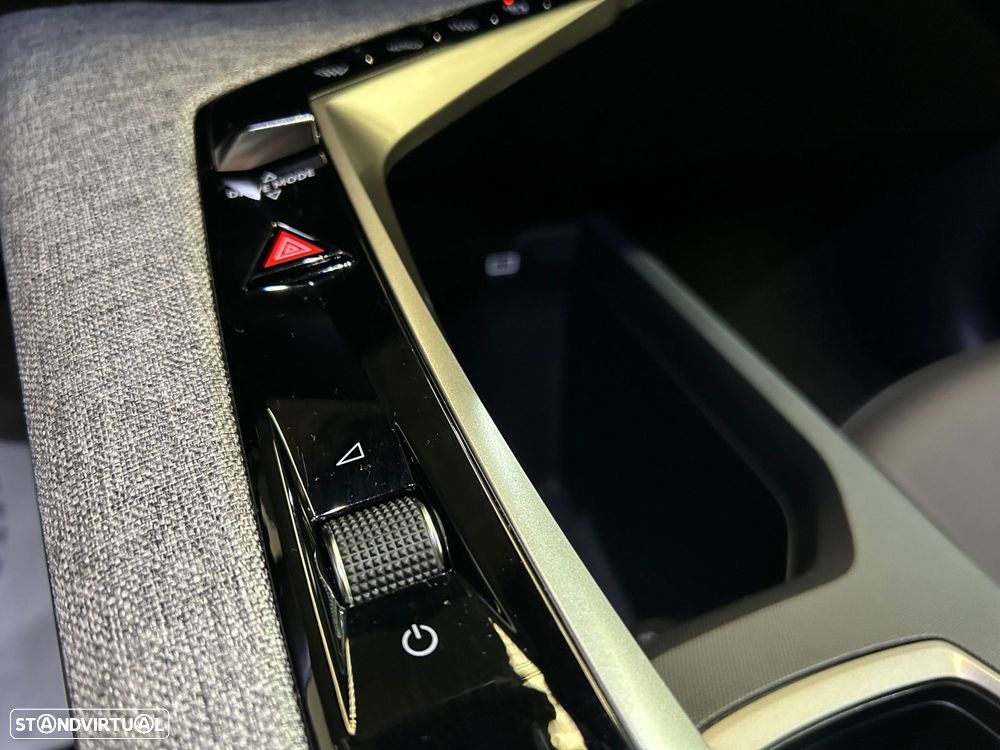 Peugeot 3008 1.2 Hybrid Allure e-DCS6 - 32