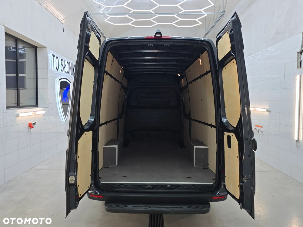 Mercedes-Benz SPRINTER 319 3.0 V6 CDI AUTOMAT 4,40Cm Długi SERWIS ASO MERCEDES-BENZ DO OSTATNIEGO km SALON PL FUL LED HIGH PERFORMANCE MBUX z ekranem dotykowym 10,25 cali SIEDZENIE KIEROWCY KOMFORTOWE, HYDRAULICZNE RESOROWANE PODGRZEWANA SZYBA PRZEDNIA TEMPOMAT KAMERA COFANIA LAKIER METALIK - 13