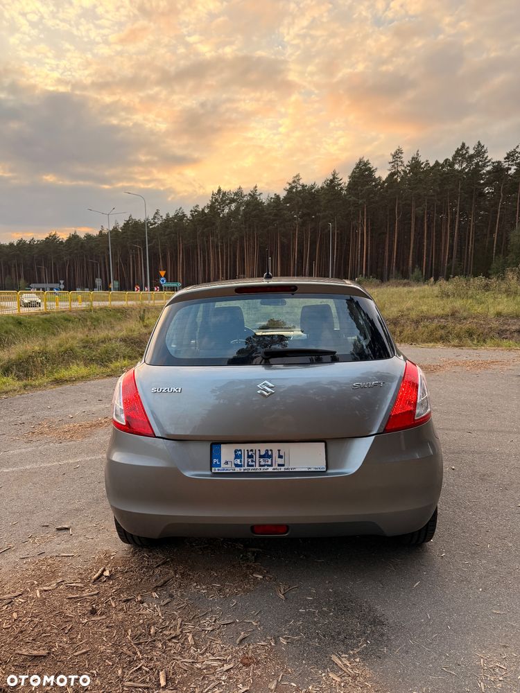 Suzuki Swift - 4