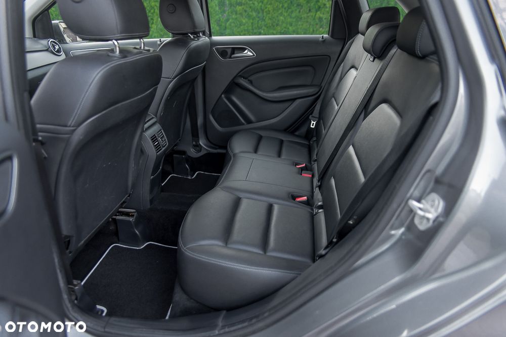 Mercedes-Benz Klasa B 180 7G-DCT Style - 30