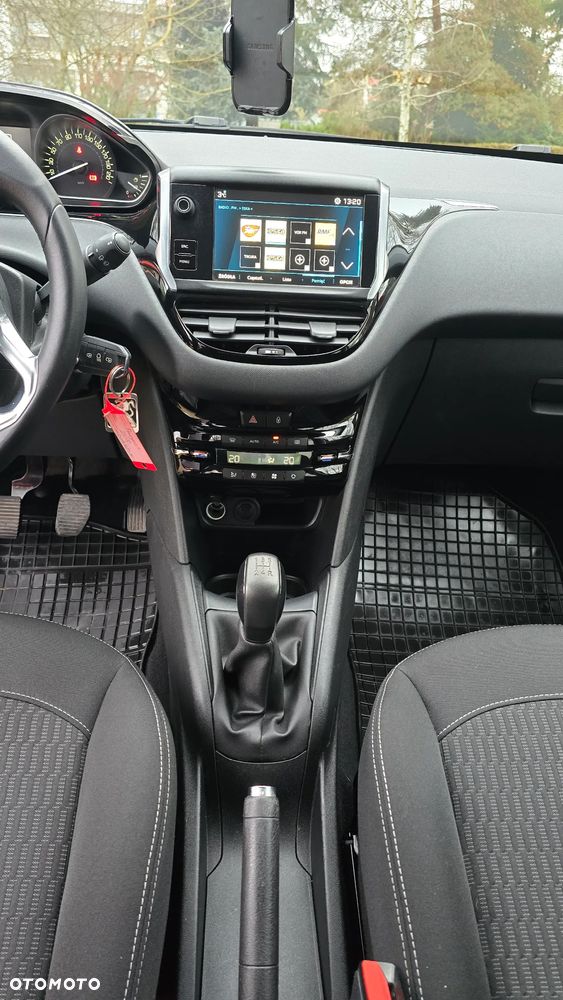 Peugeot 208 1.2 PureTech Style - 17