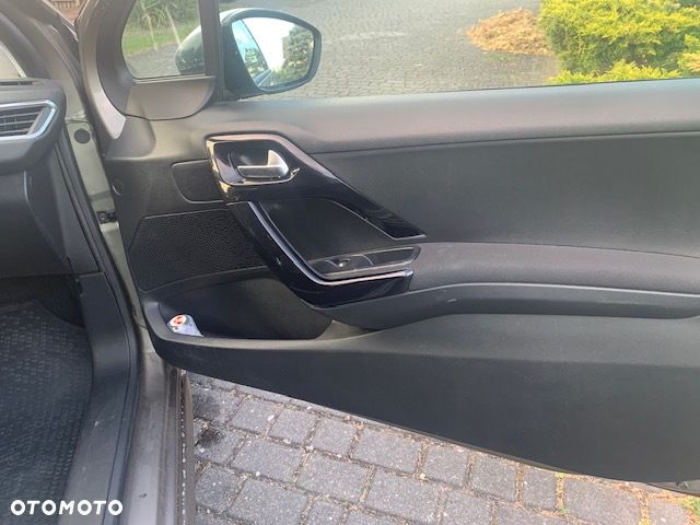 Peugeot 208 1.6 e-HDi Allure STT - 9