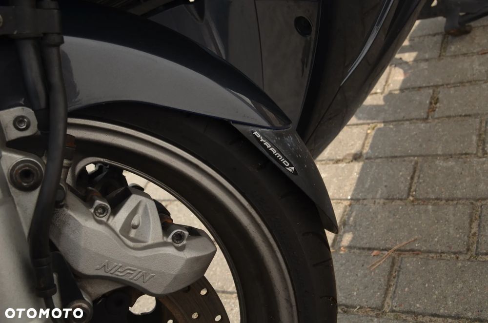 Yamaha FJR - 27