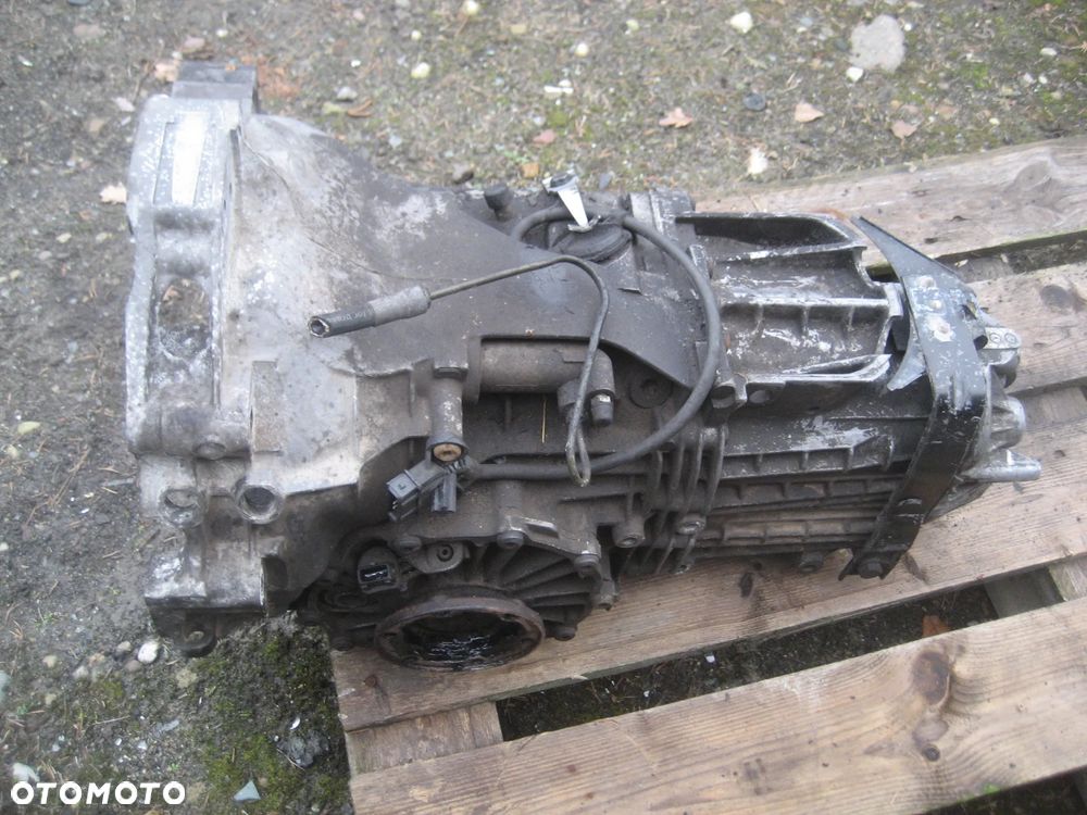 audi 100 c4 90-94r 2,3 benzyna skrzynia biegów manualna AXG - 6