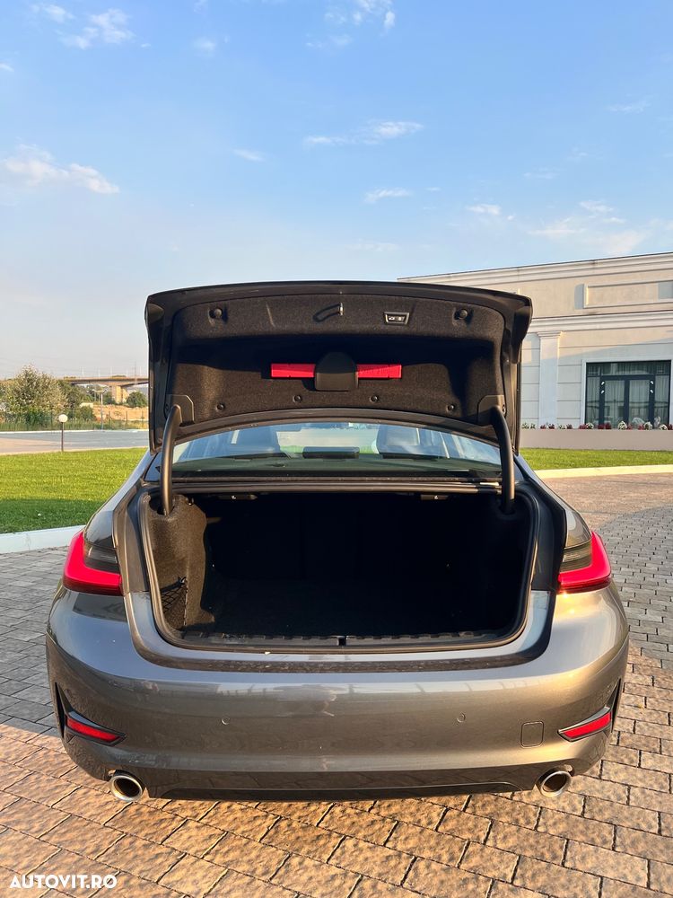 BMW Seria 3 320i Aut. Sport Line - 26