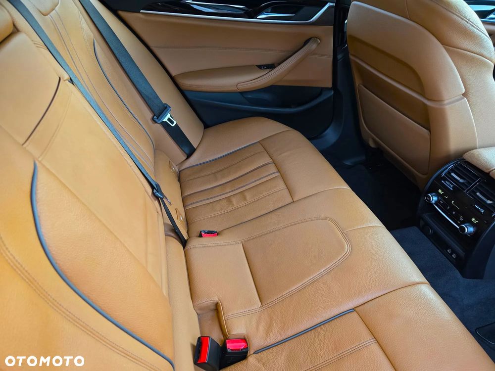 BMW Seria 5 530e Luxury Line sport - 25