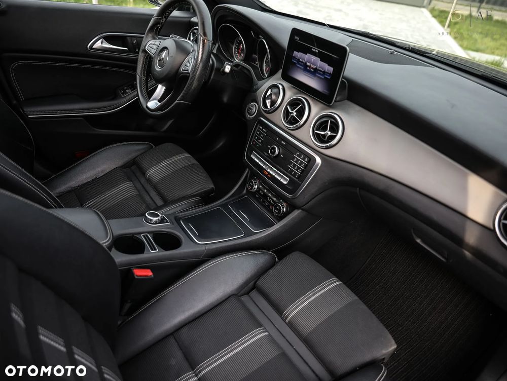 Mercedes-Benz CLA 220 d 7G-DCT - 25