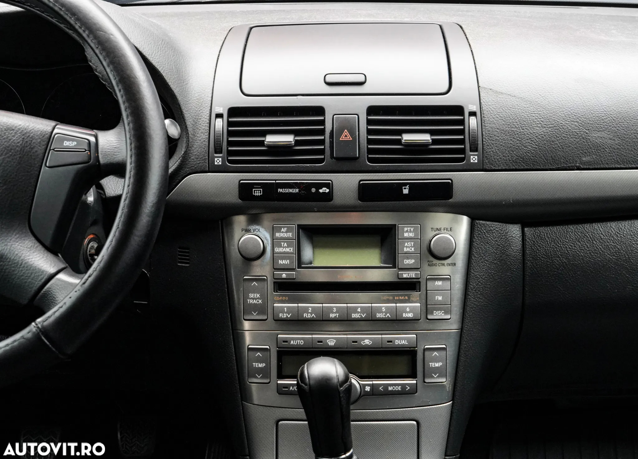 Toyota Avensis 1.8 Sedan Terra - 16