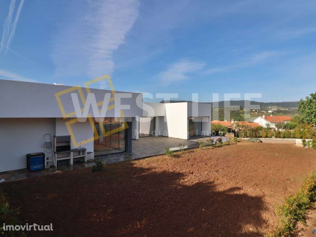 Moradia Térrea T4 projetada a pensar no contacto direto com a natur... - Grande imagem: 3/32