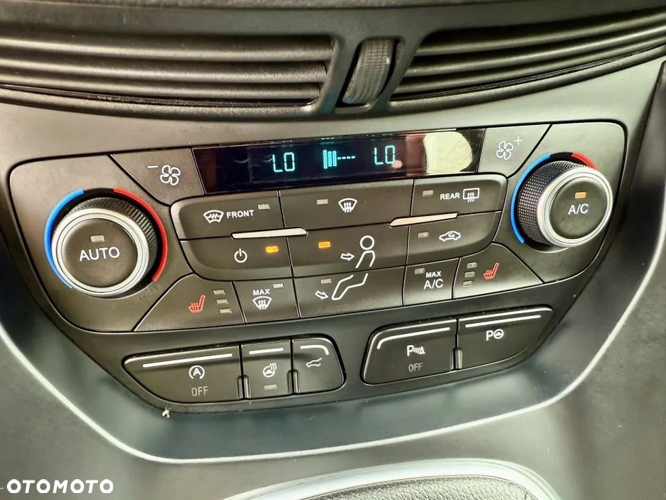 Ford Kuga 1.5 EcoBoost 2x4 Titanium - 24