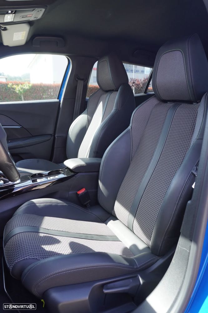 Peugeot e-2008 50 kWh GT Pack - 32