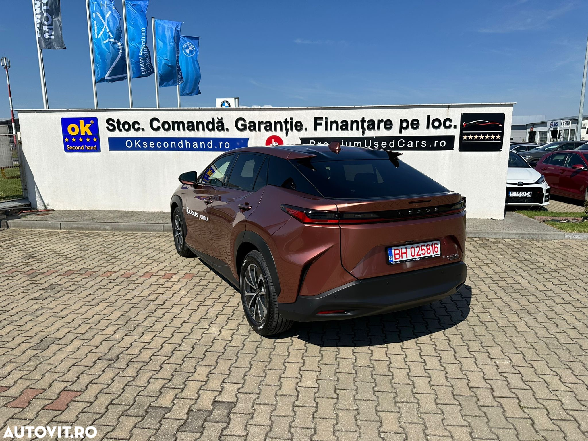 Lexus RZ - 4