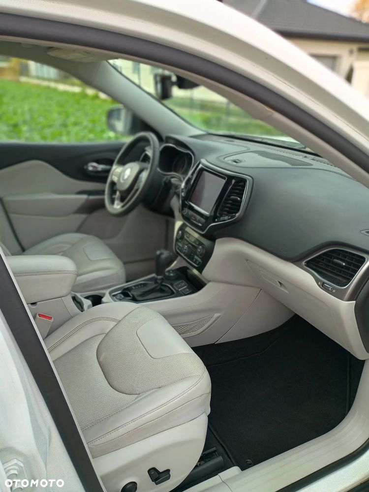 Jeep Cherokee - 5