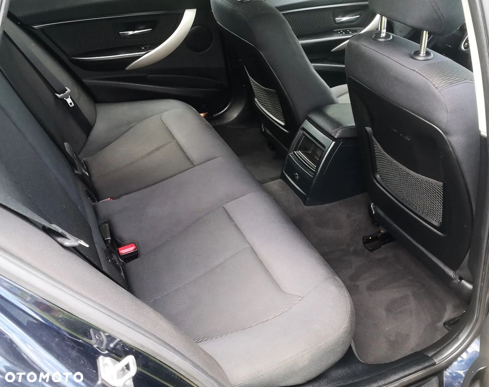 BMW Seria 3 318d DPF - 16
