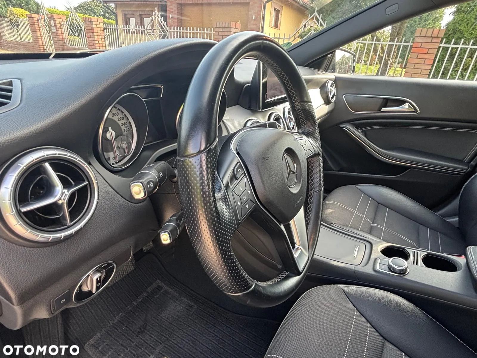 Mercedes-Benz CLA 200 7G-DCT - 17