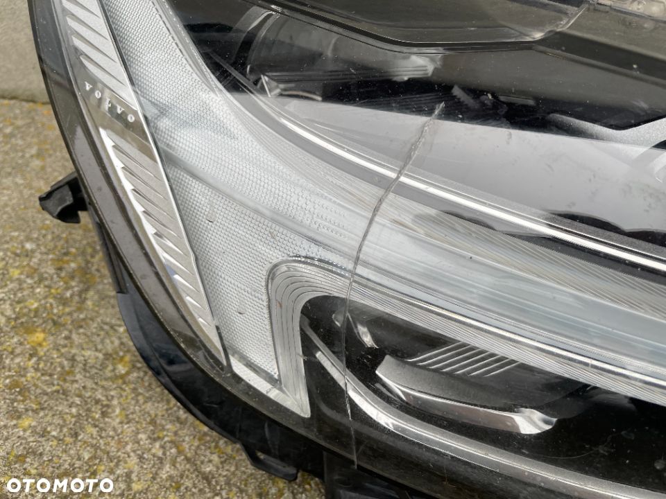 LAMPA PRZEDNIA PRAWA VOLVO XC60 II 2017-- FULL LED 32133549 - 2