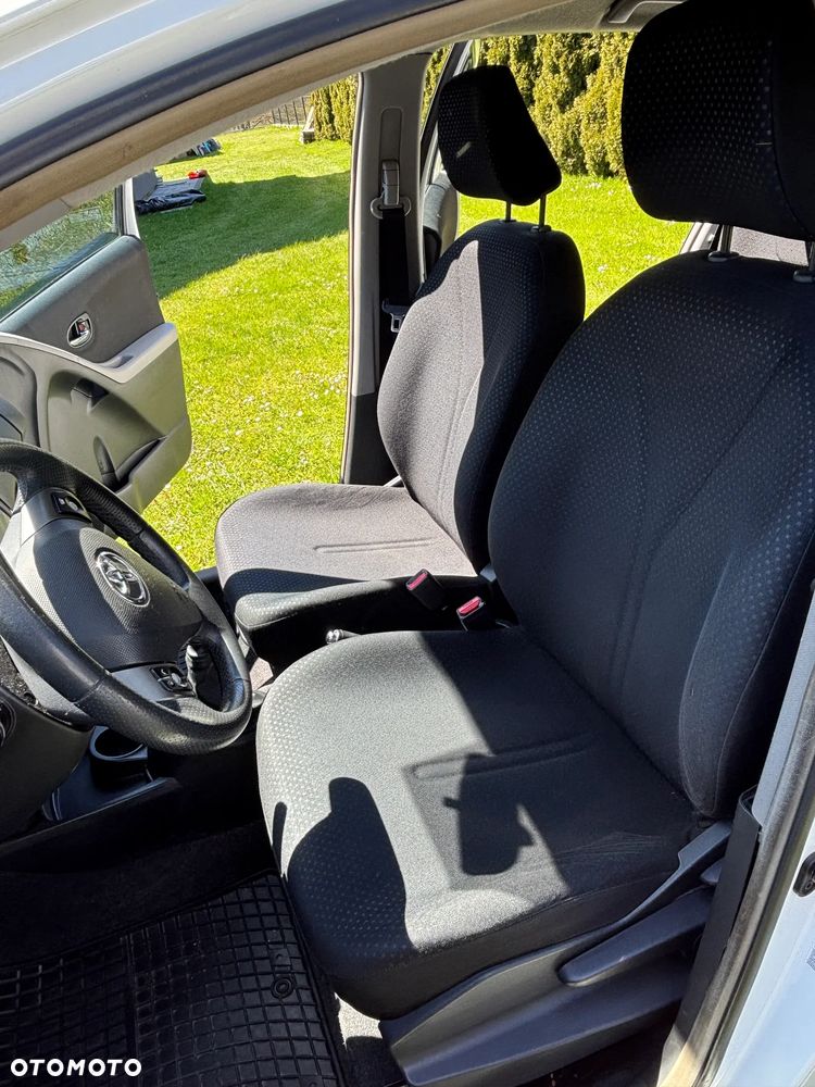 Toyota Yaris - 12