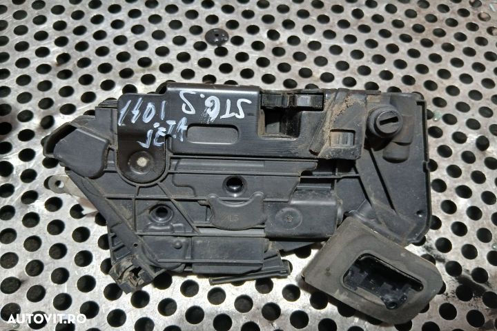 Broasca usa spate stanga 5K4839015R 5K4839015R Volkswagen VW Jetta 6 - 2