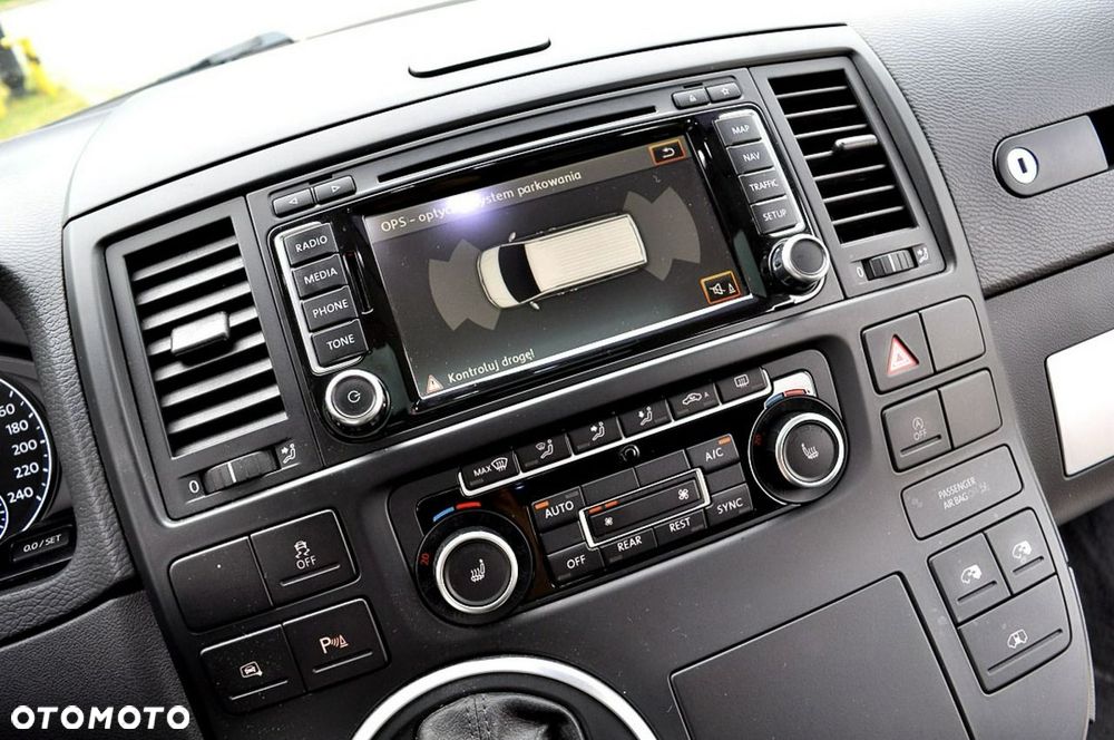 Volkswagen Multivan - 33