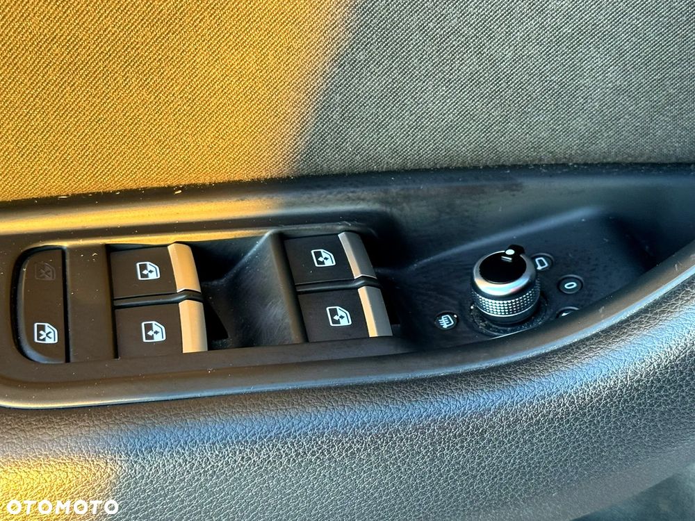 Audi A4 Avant 2.0 TDI quattro sport - 35