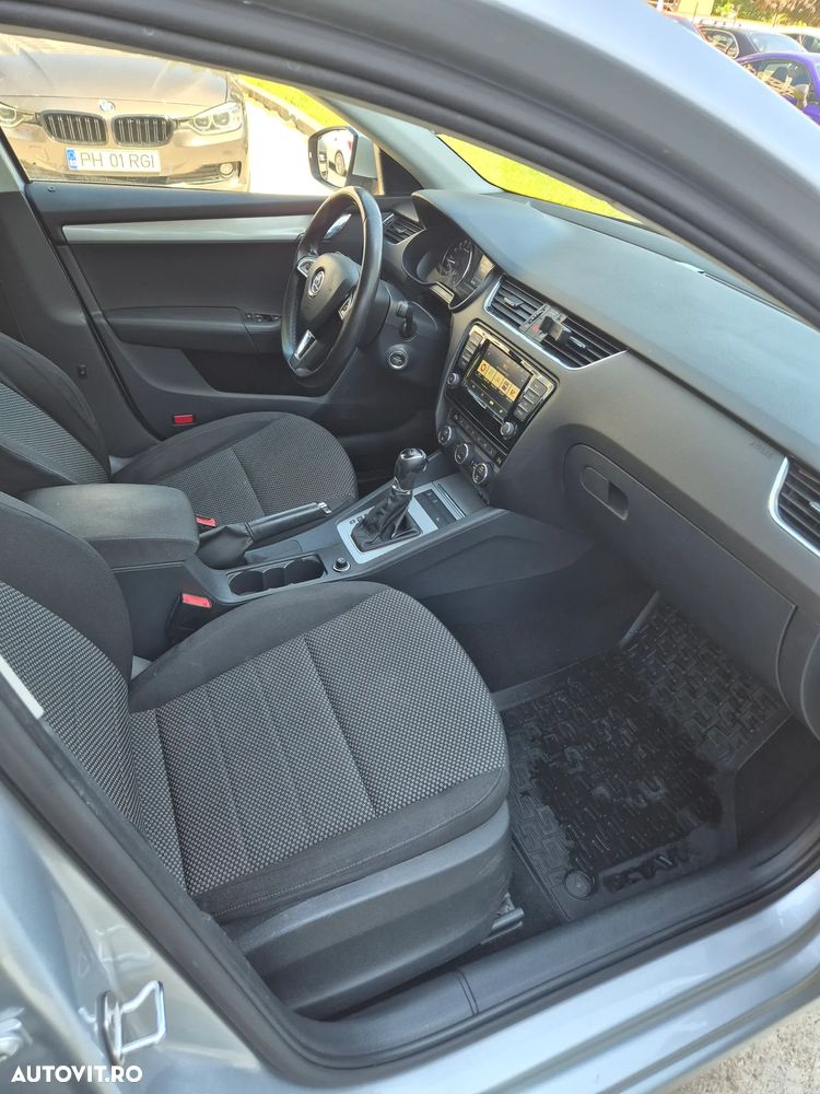 Skoda Octavia 1.6 TDI DSG Style - 6