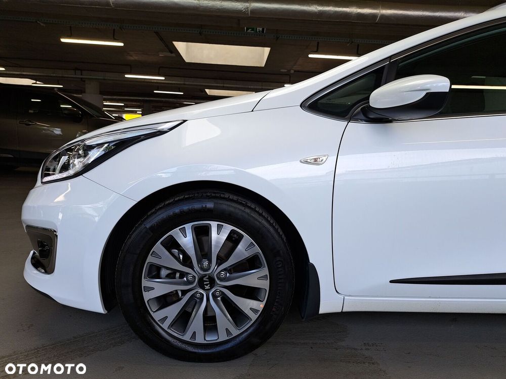 Kia Ceed - 32