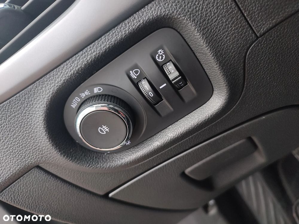 Opel Astra 1.4 T 120 Lat S&S - 29