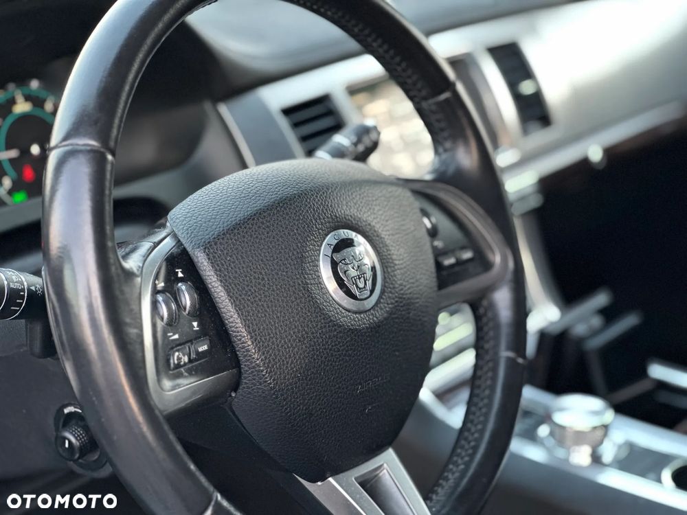 Jaguar XF 3.0 V6 D Luxury - 9