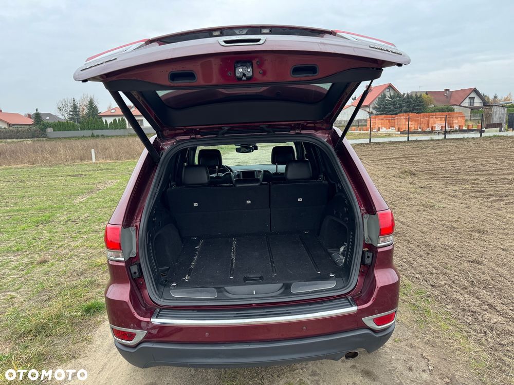 Jeep Grand Cherokee - 32