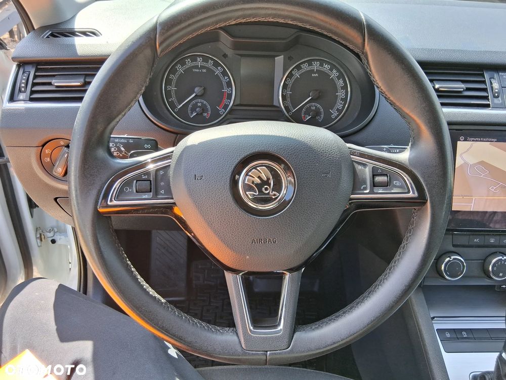 Skoda Octavia 1.6 TDI Ambiente DSG - 17