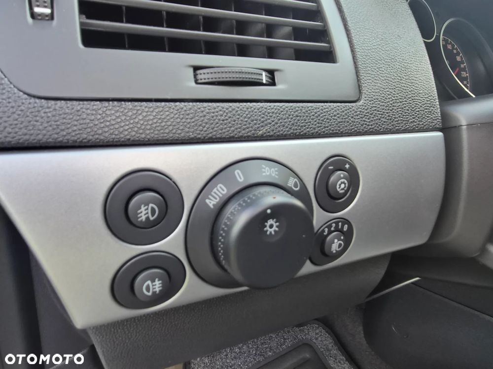 Opel Astra 1.6 Edition 111 Jahre - 10