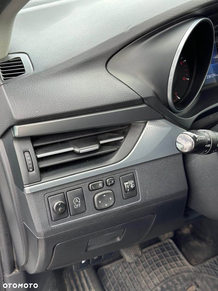 Toyota Avensis 2.0 D-4D Premium - 9